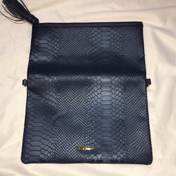 GiGi NewYork Crossbody without Straps - Picture 4 of 7